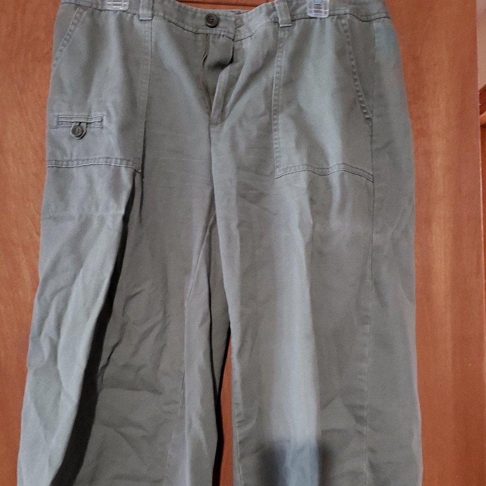 Docker'sā Capri Size 14